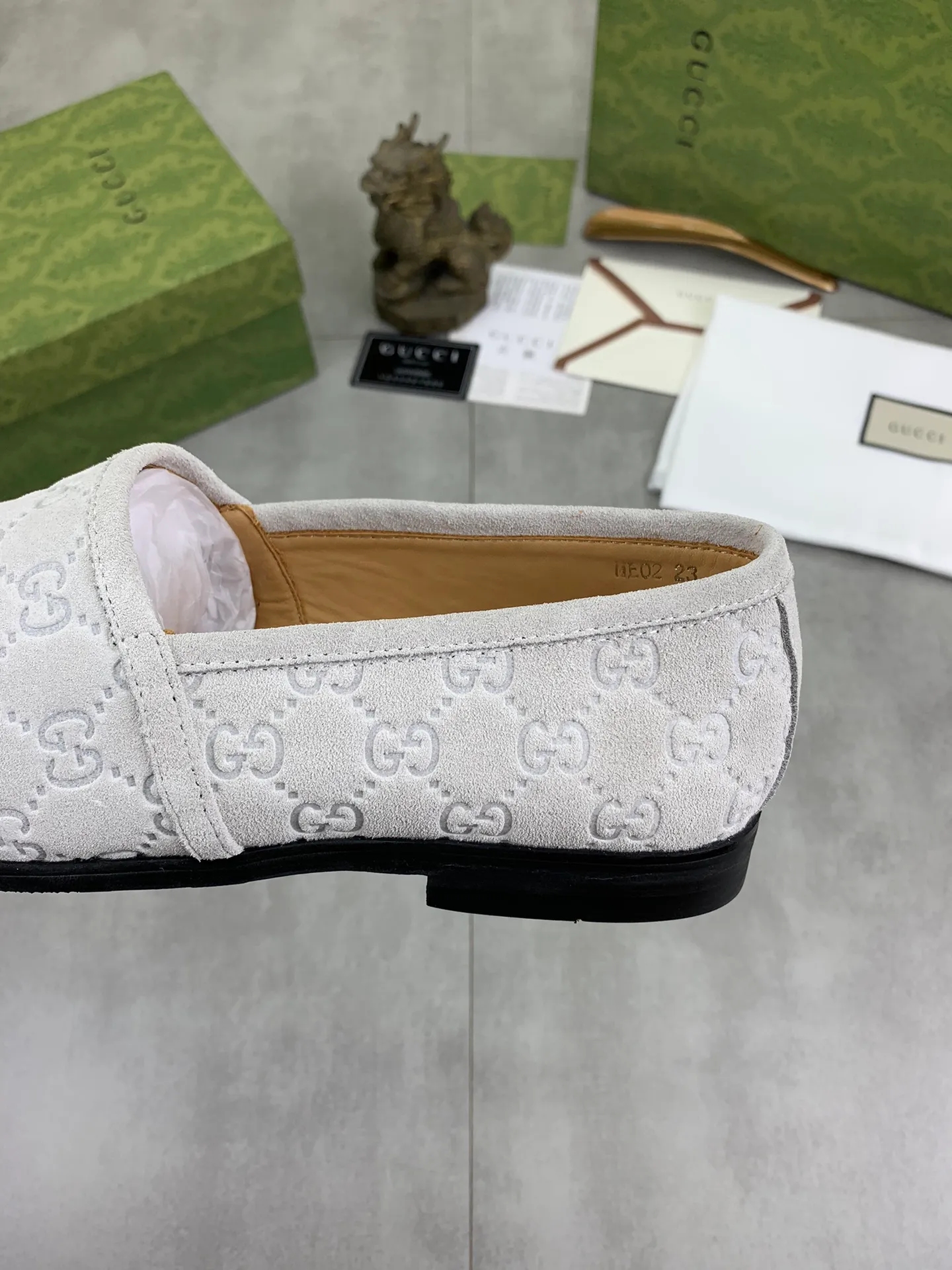 Men's Men's Shoes 💰P500💰【New Style】Water-dyed Niuli Gucci's most popular selection of lazy slip-on leather shoes (Gucci) official website latest Gucci lazy leather shoes, hot style 💥 simple and elegant style, exclusive for trendy men. Unique official website latest brand original double G embossing Elements 👑 Original Gucci decoration, fashionable and elegant, fabric original calfskin ✅ fully imported first-layer cowhide lining, official website designated wear-resistant, rubber business outsole, classic model taken at the counter in real life 🎬38-44 Various colors available